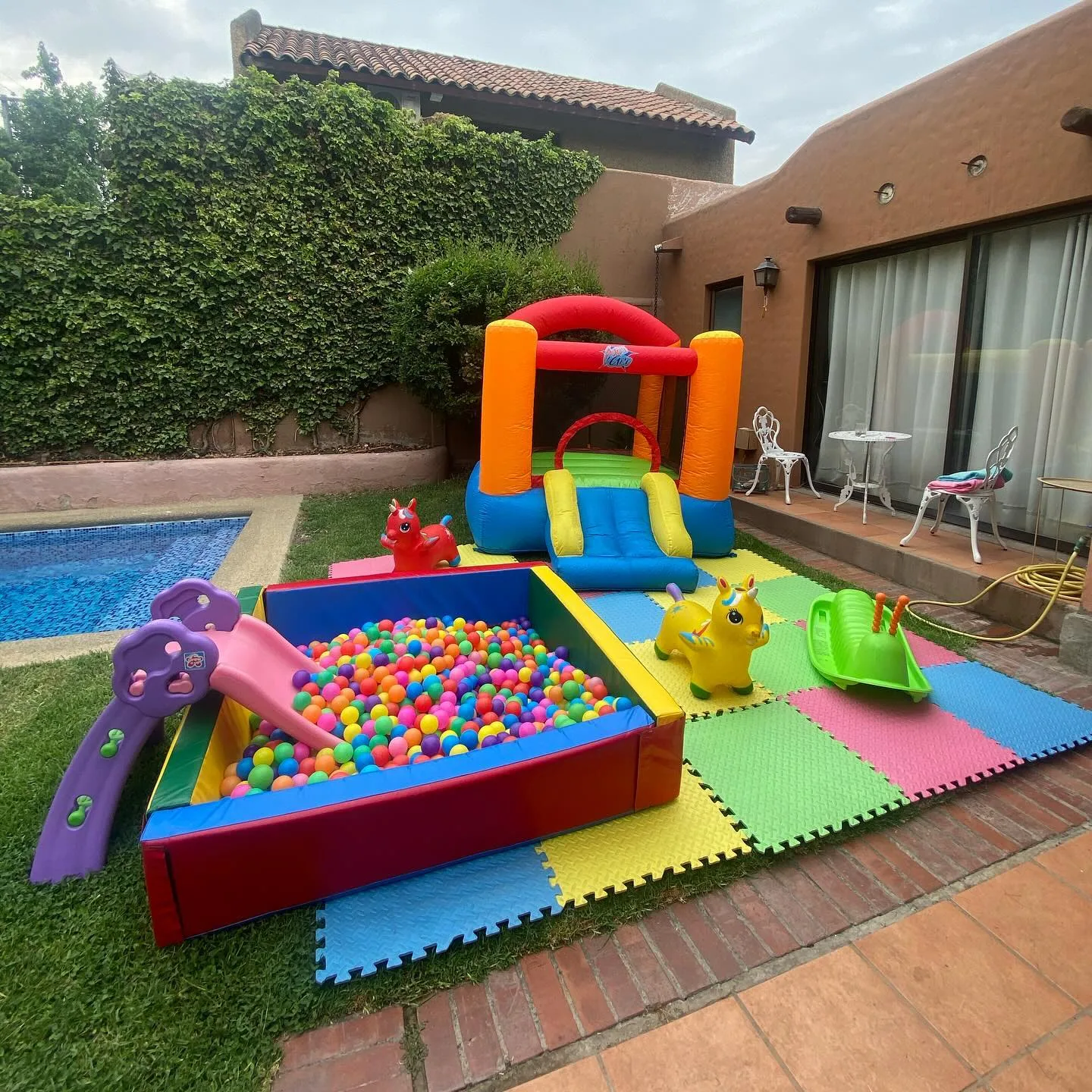 Plaza blanda de Bebé León instalada para un cumpleaños en Puente Alto