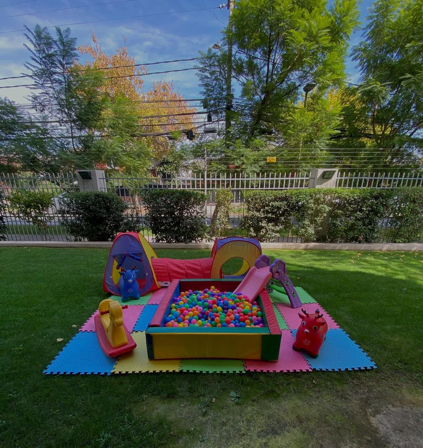 Plaza blanda de Bebé León instalada para un cumpleaños en Colina